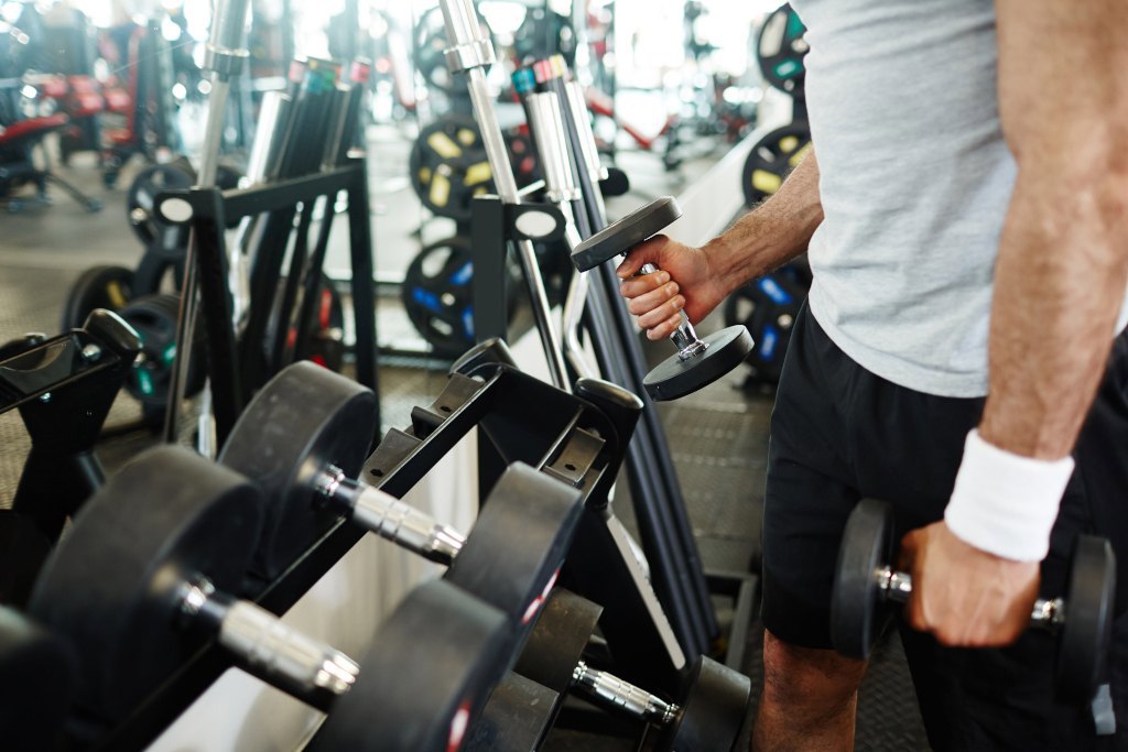 Start dit eget fitnesscenter – sådan får du styr på booking, betaling og drift fra dag ét